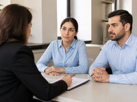 Professioneller beeidigter Dolmetscher bei einem Behördentermin